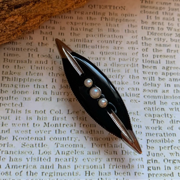 Art Deco Black Silver Tone Pearl Brooch Pin Woman’s Jewelry Pinup Flapper Girl - Picture 2 of 8